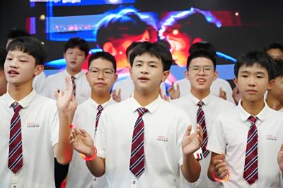 Let English Speak  Let Dreams Spark丨华胜实验学校初中部成功举办第三届英语节